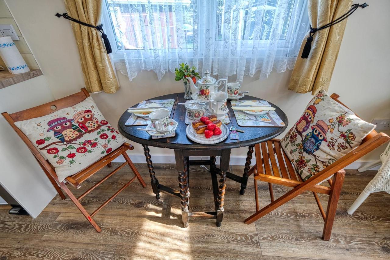 Two Hoots Chalet Мандсли Екстериор снимка